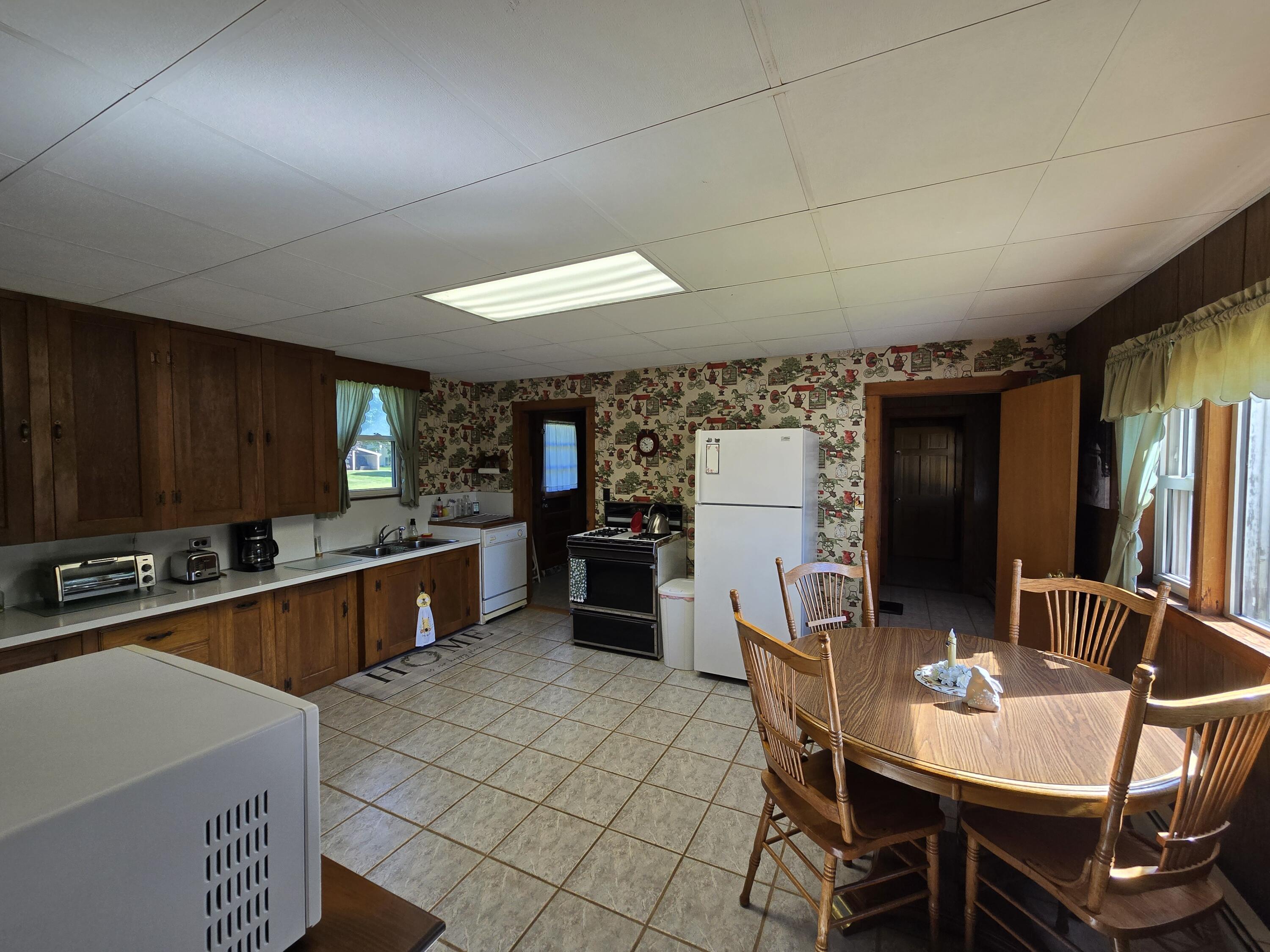 112 Shaker Road Gray ME 04039