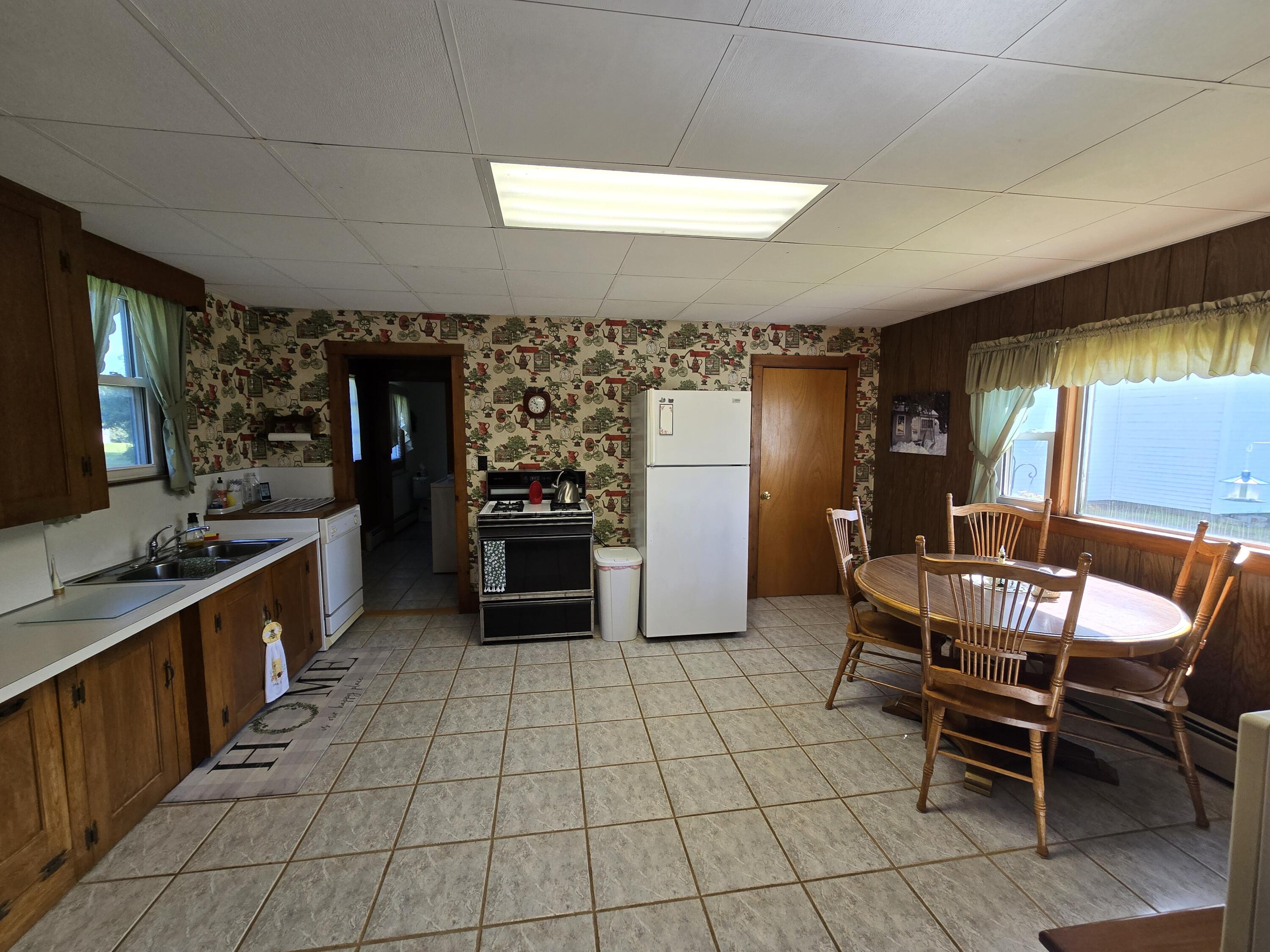 112 Shaker Road Gray ME 04039