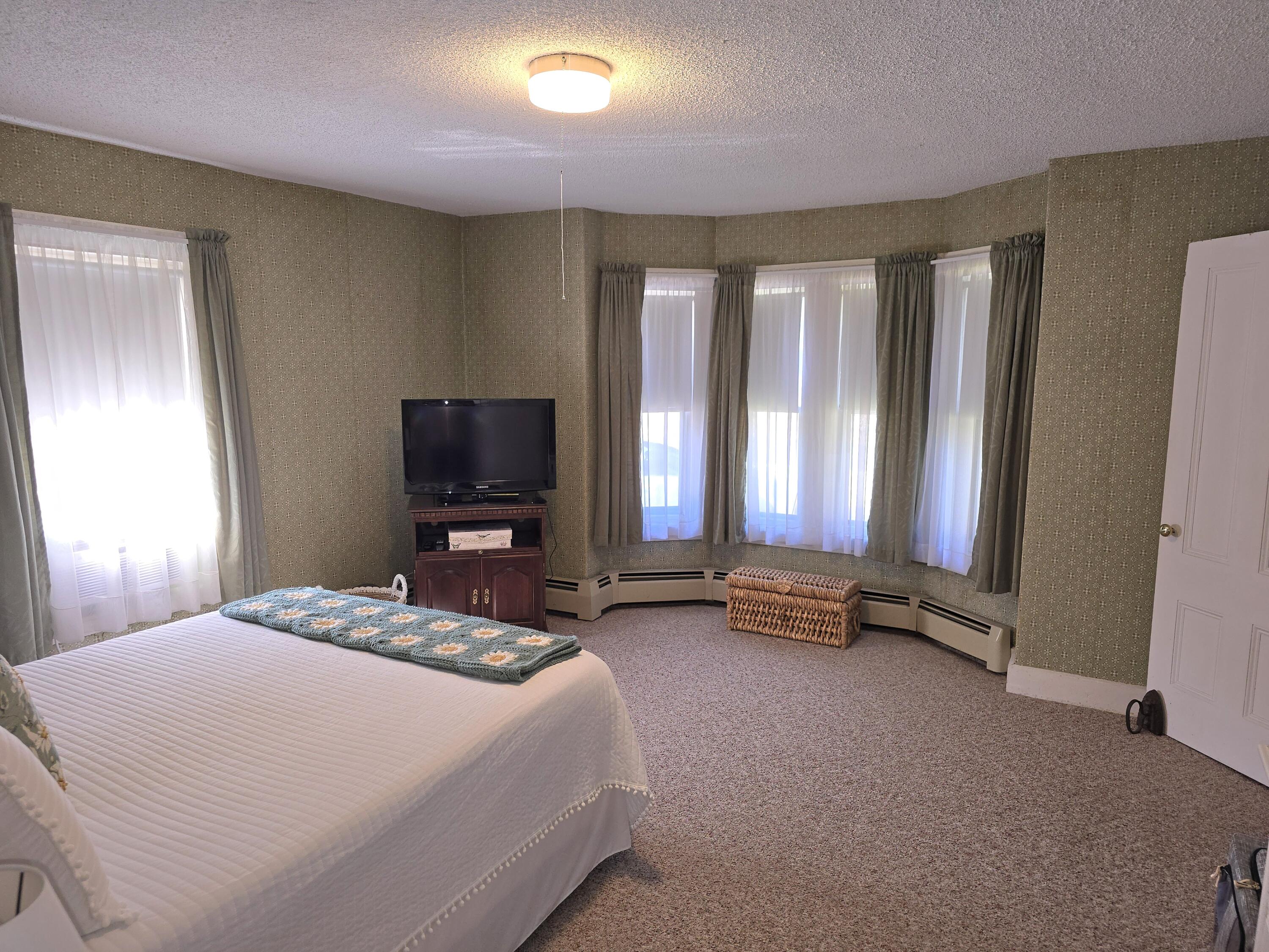 112 Shaker Road Gray ME 04039