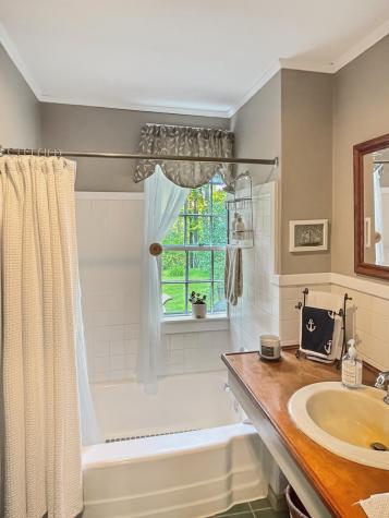 1 Mast Road Lee NH 03861