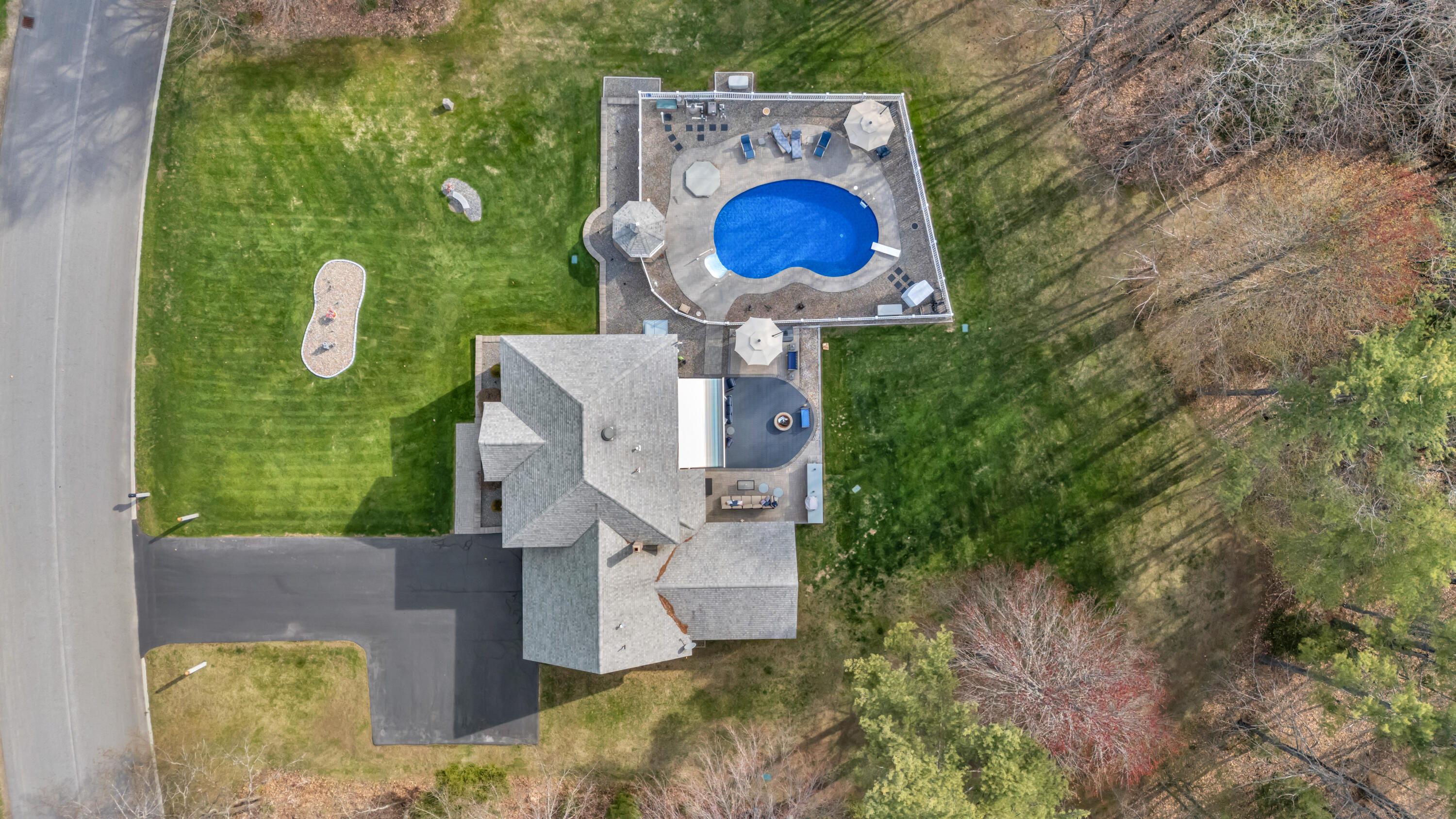 16 Caldwell Circle Lewiston ME 04240