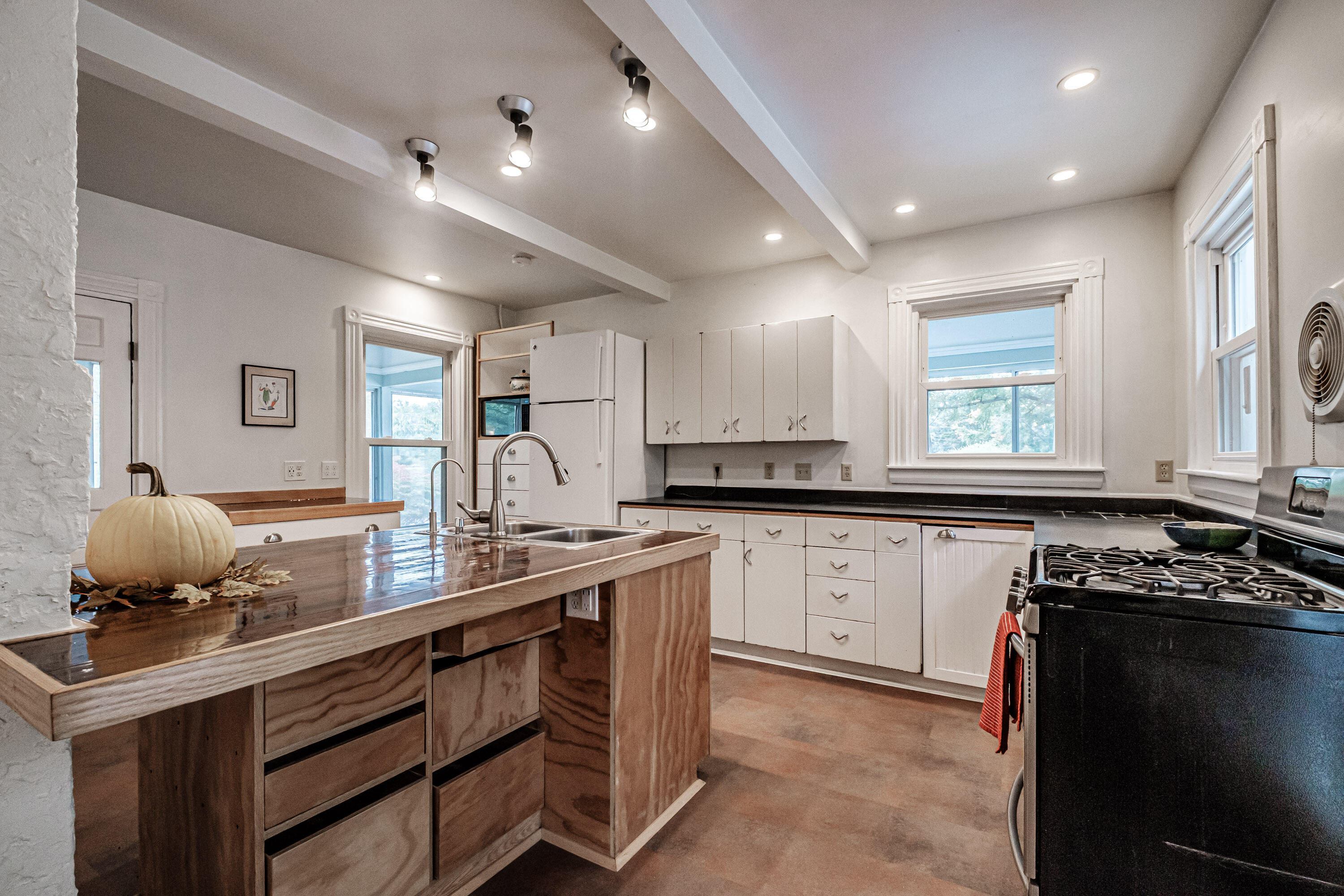 68 Main Street Hollis ME 04042