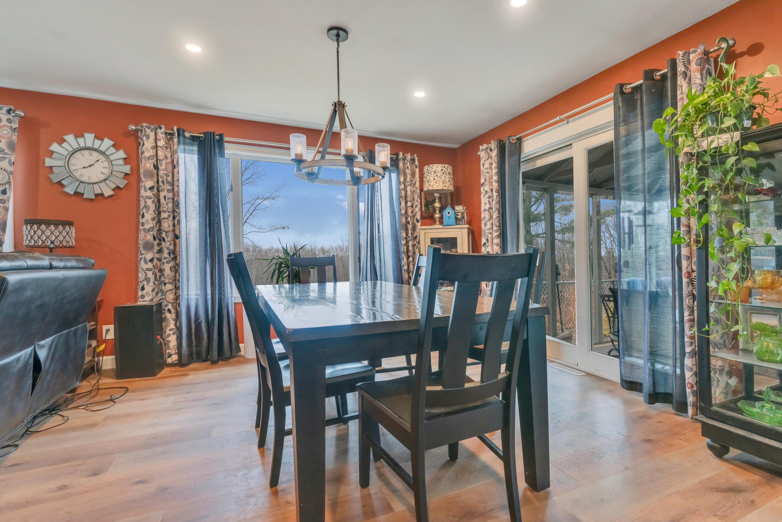 28 Oakledge Hills Road Raymond ME 04071