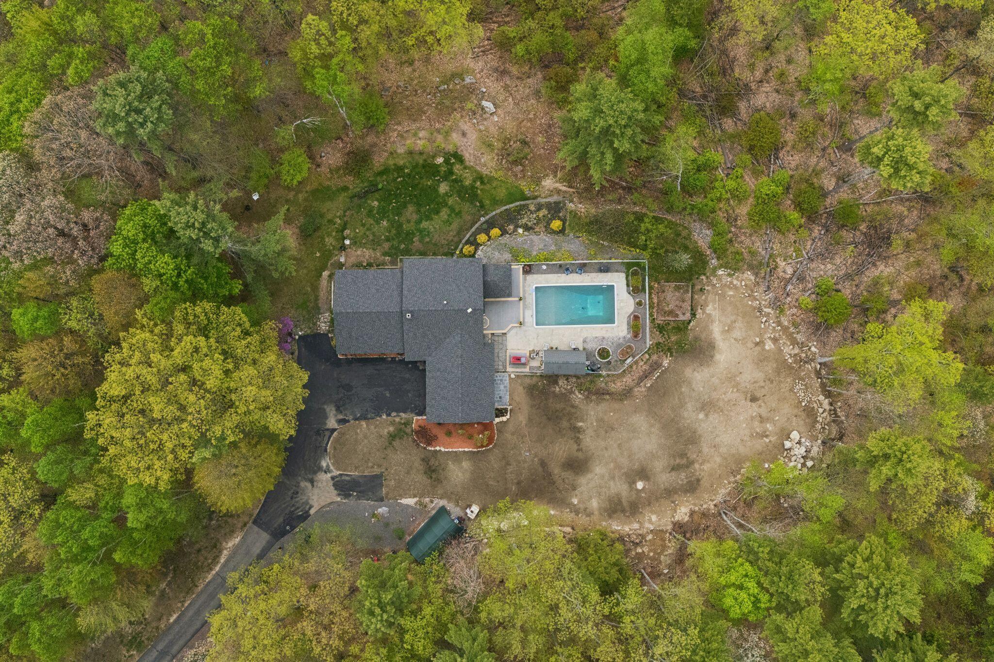28 Oakledge Hills Road Raymond ME 04071