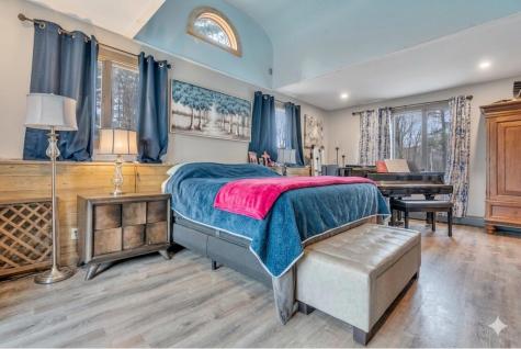28 Oakledge Hills Road Raymond ME 04071