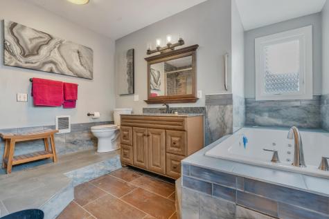28 Oakledge Hills Road Raymond ME 04071