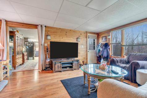 28 Oakledge Hills Road Raymond ME 04071