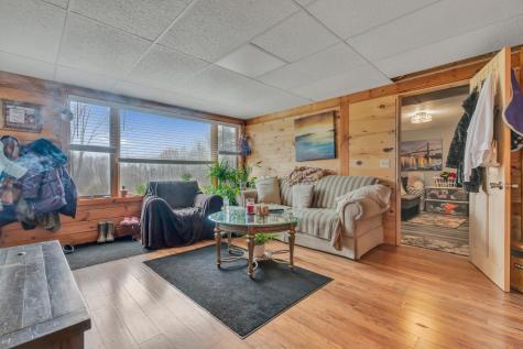 28 Oakledge Hills Road Raymond ME 04071