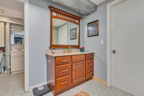 28 Oakledge Hills Road Raymond ME 04071