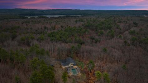 28 Oakledge Hills Road Raymond ME 04071