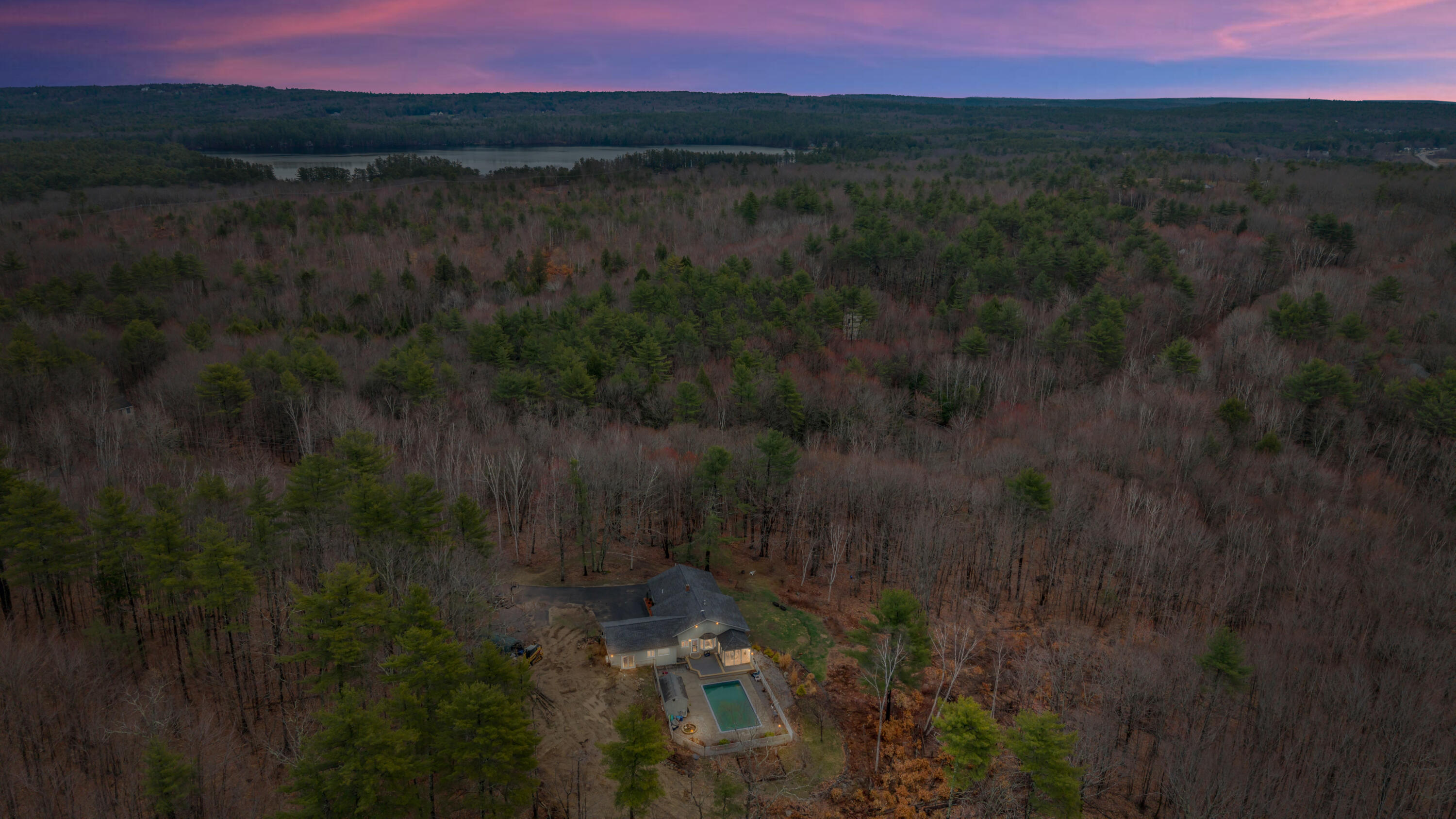28 Oakledge Hills Road Raymond ME 04071