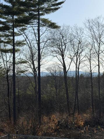 28 Oakledge Hills Road Raymond ME 04071