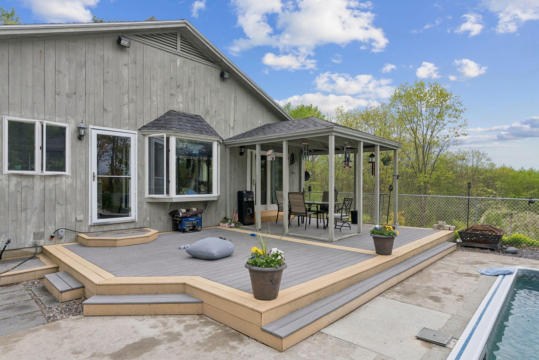 28 Oakledge Hills Road Raymond ME 04071
