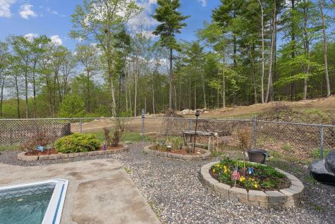 28 Oakledge Hills Road Raymond ME 04071