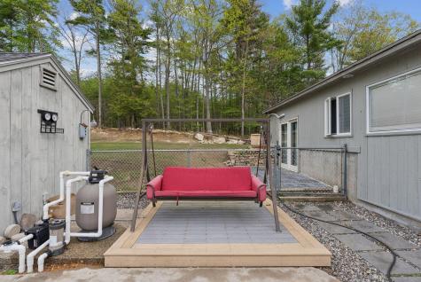 28 Oakledge Hills Road Raymond ME 04071