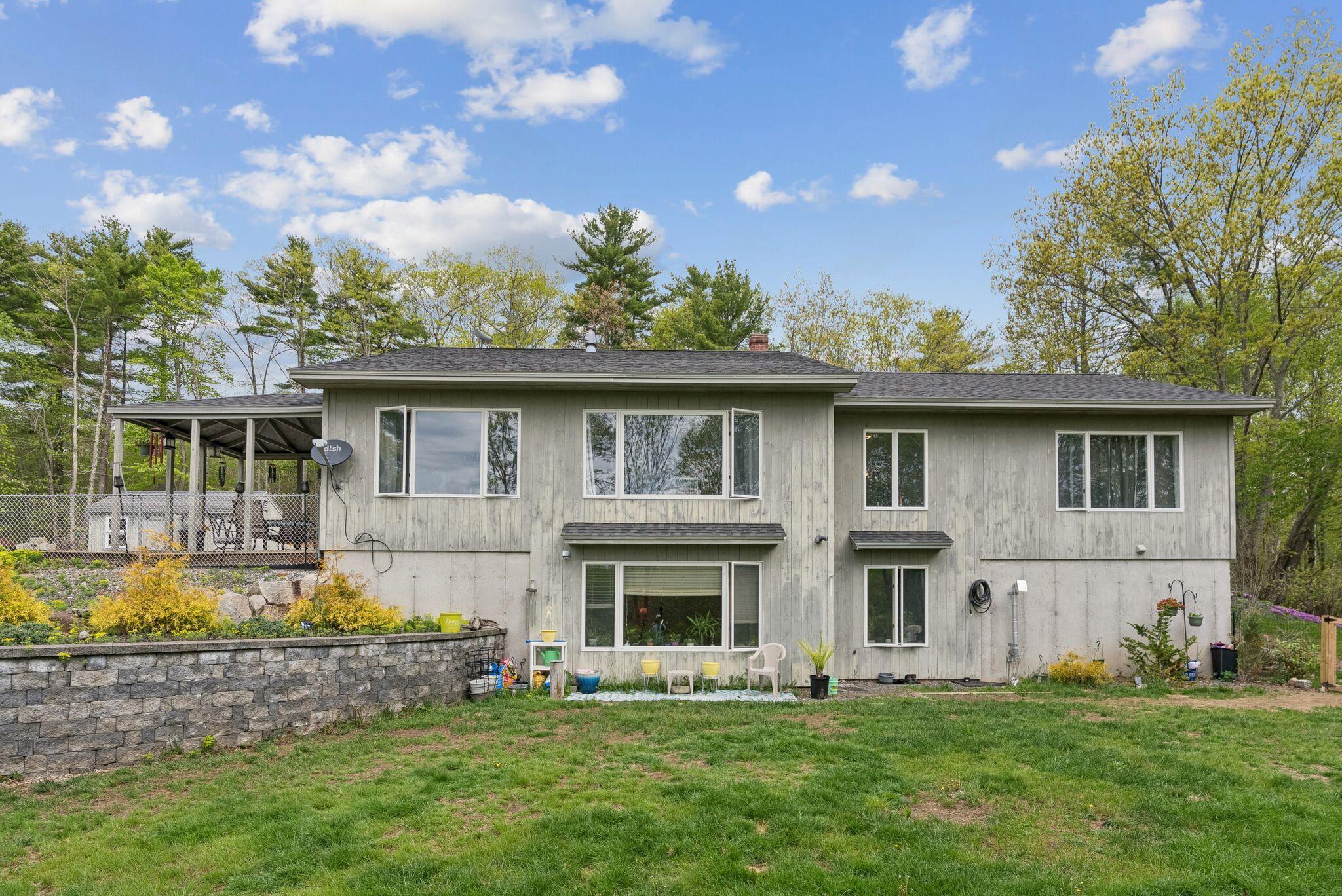 28 Oakledge Hills Road Raymond ME 04071
