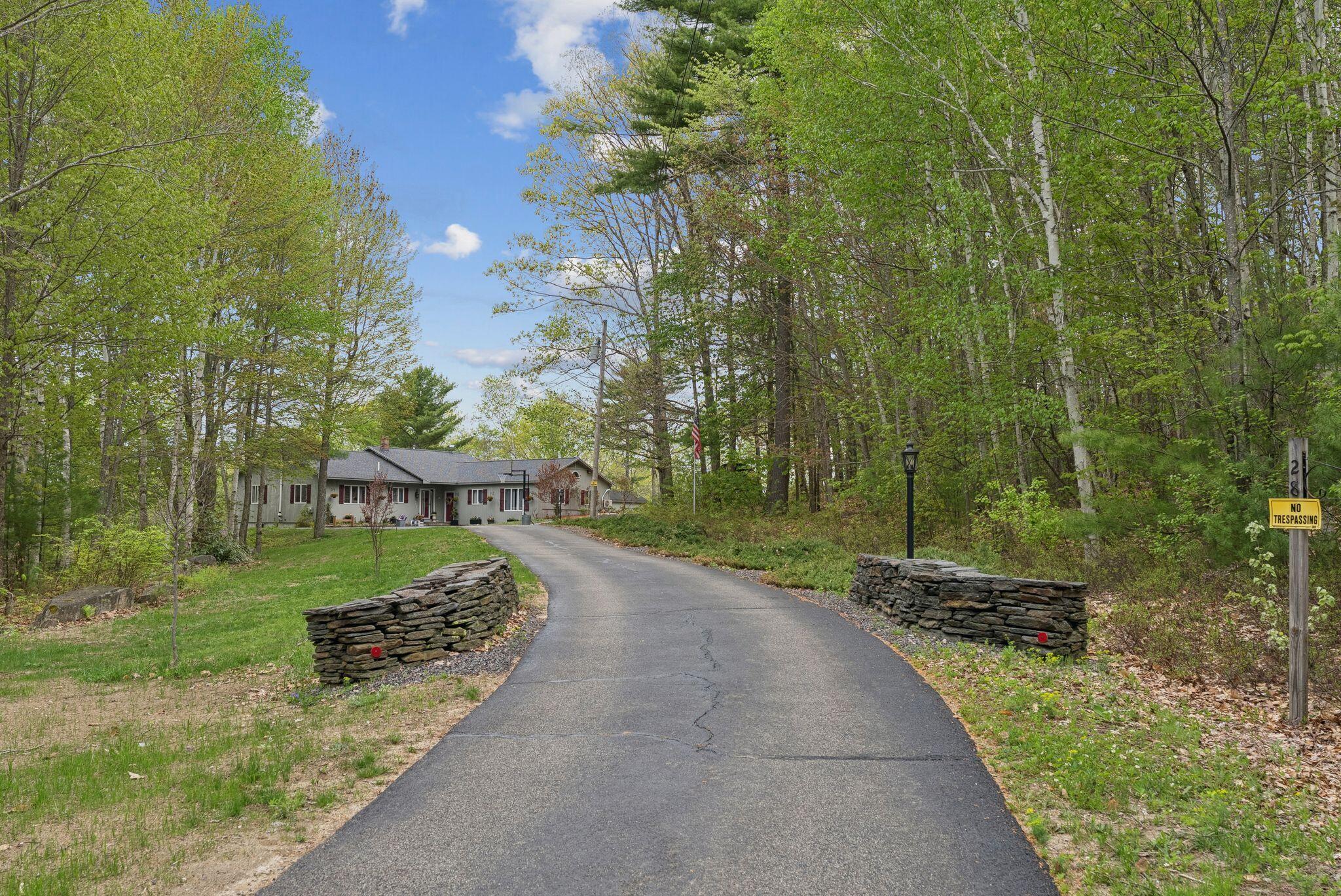 28 Oakledge Hills Road Raymond ME 04071