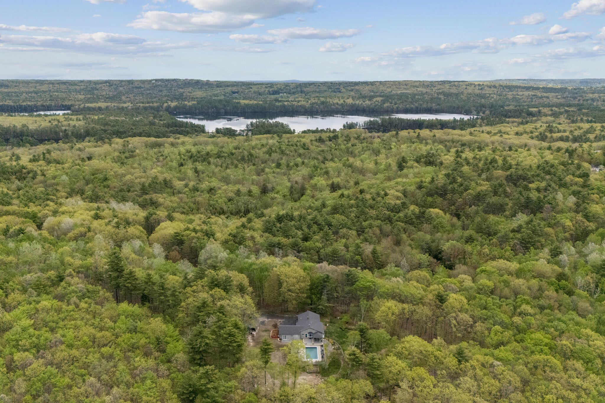 28 Oakledge Hills Road Raymond ME 04071