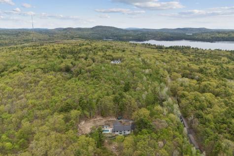 28 Oakledge Hills Road Raymond ME 04071