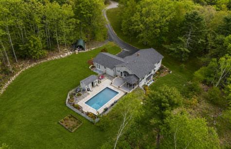 28 Oakledge Hills Road Raymond ME 04071