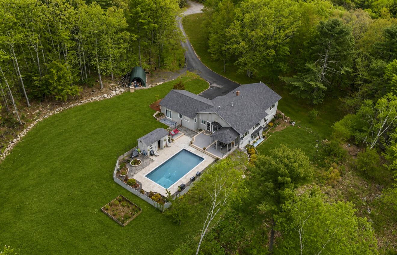 28 Oakledge Hills Road Raymond ME 04071