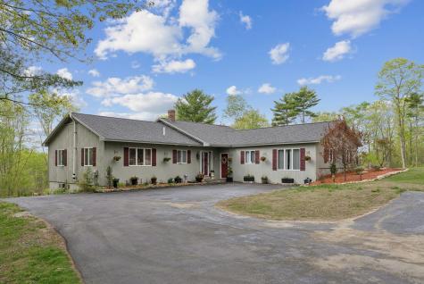 28 Oakledge Hills Road Raymond ME 04071