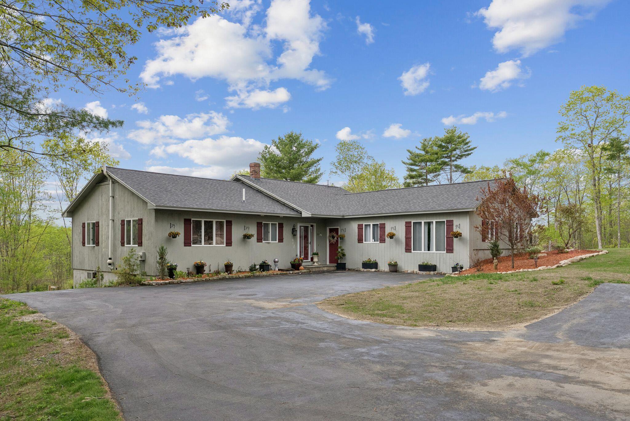 28 Oakledge Hills Road Raymond ME 04071