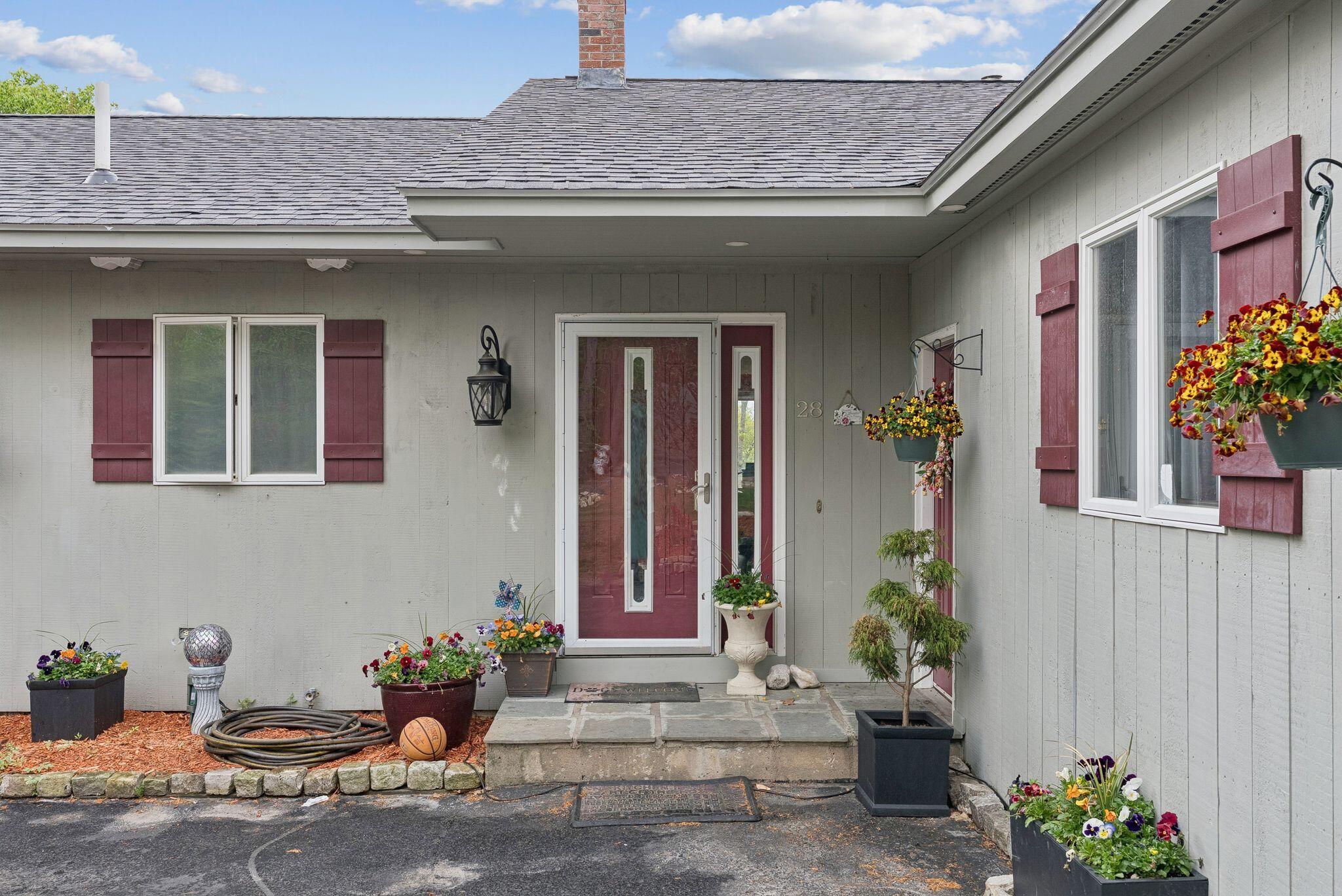 28 Oakledge Hills Road Raymond ME 04071