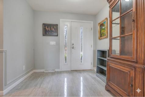 28 Oakledge Hills Road Raymond ME 04071