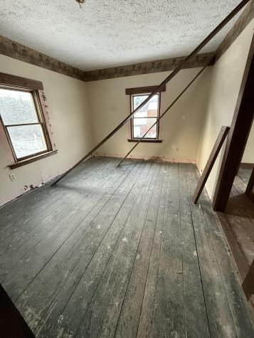 17 Walker Road Mechanic Falls ME 04256