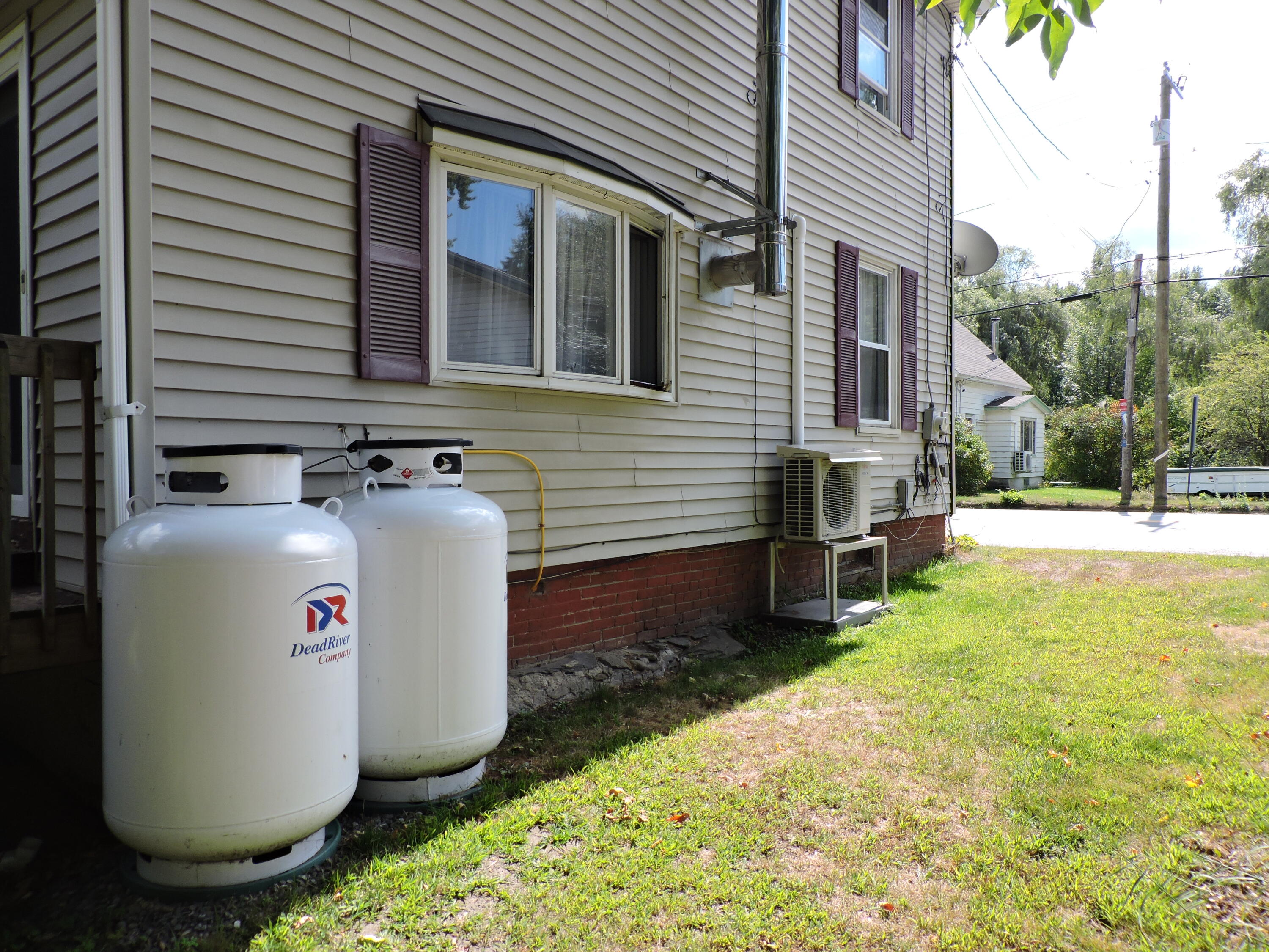 17 Baker Street Clinton ME 04927