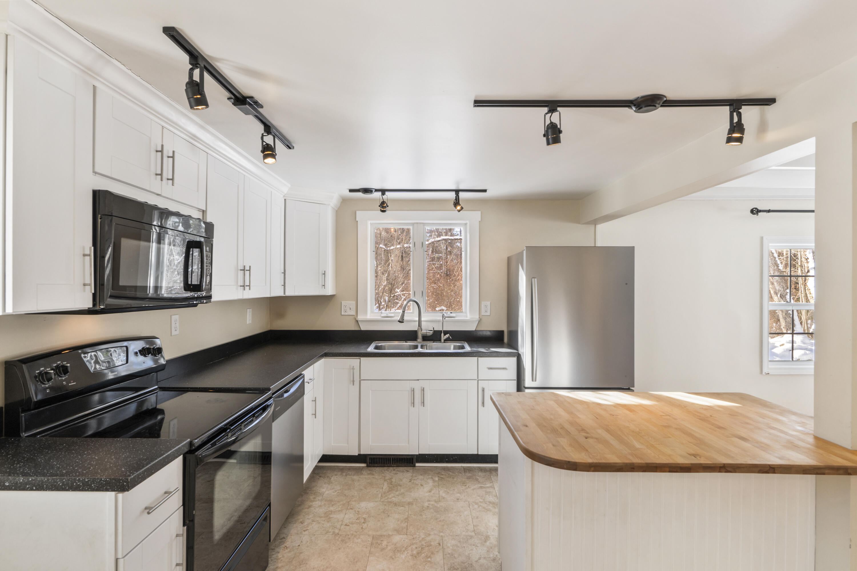 737 Commercial Street Rockport ME 04856