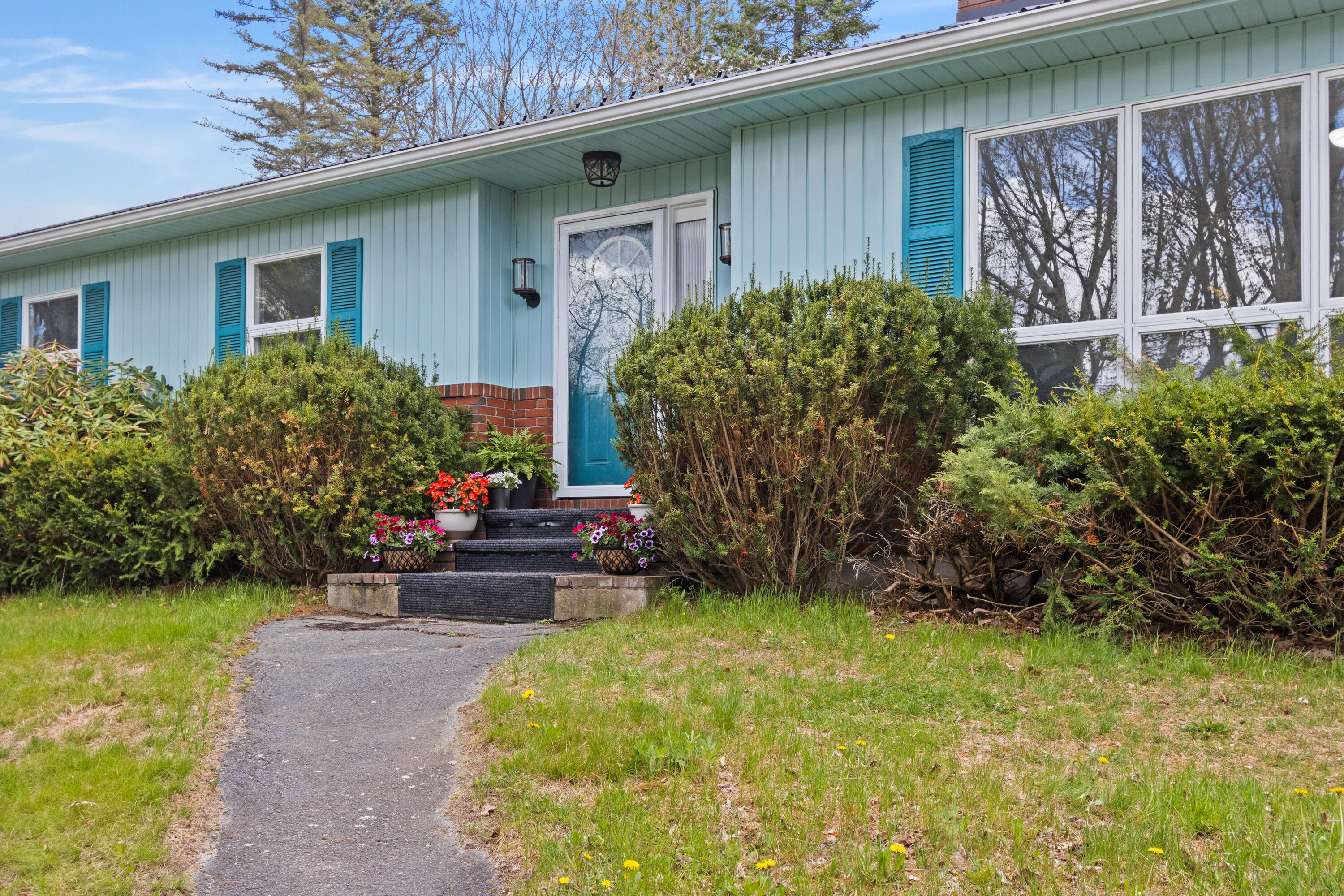 18 Martin Heights Raymond ME 04071