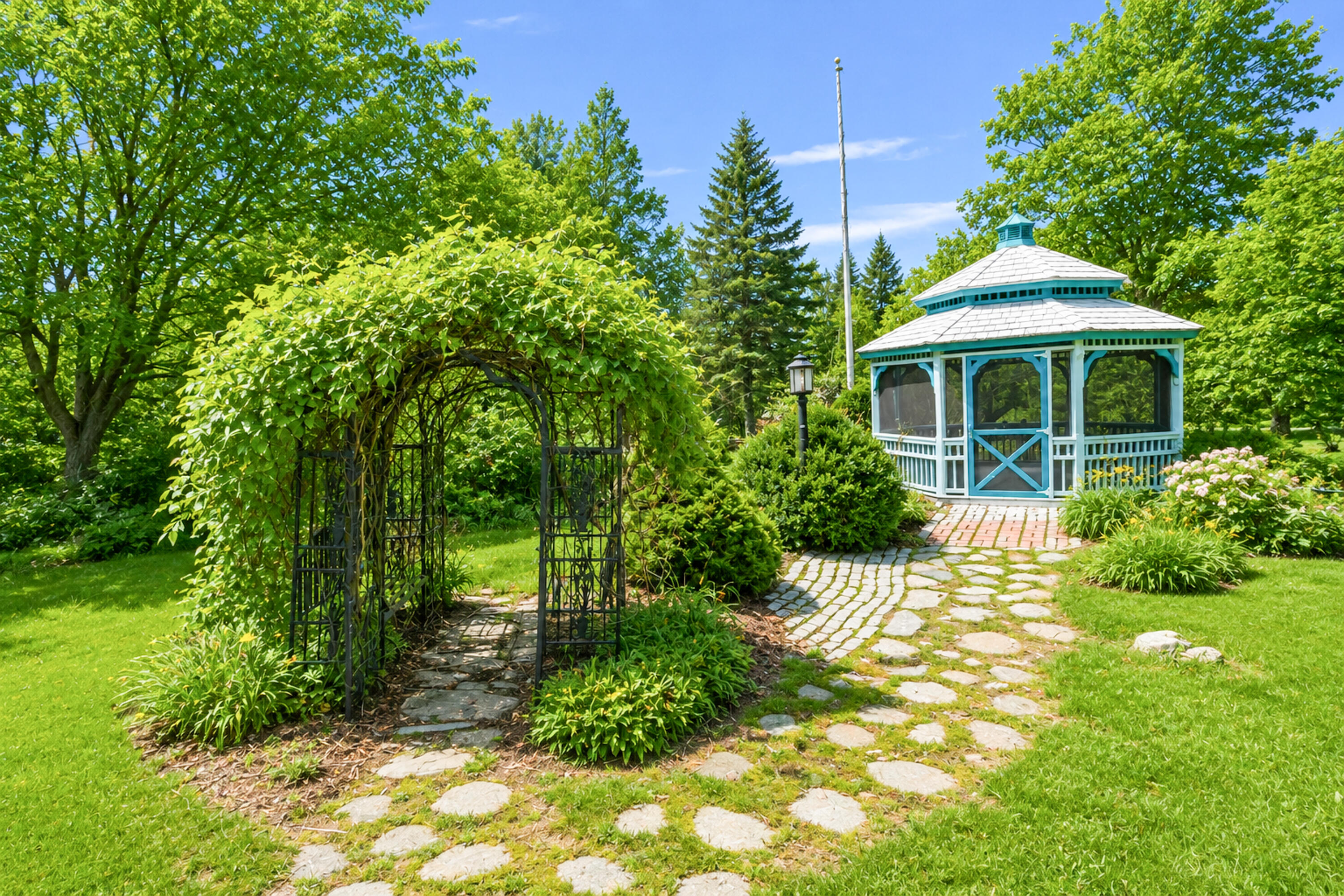 18 Martin Heights Raymond ME 04071