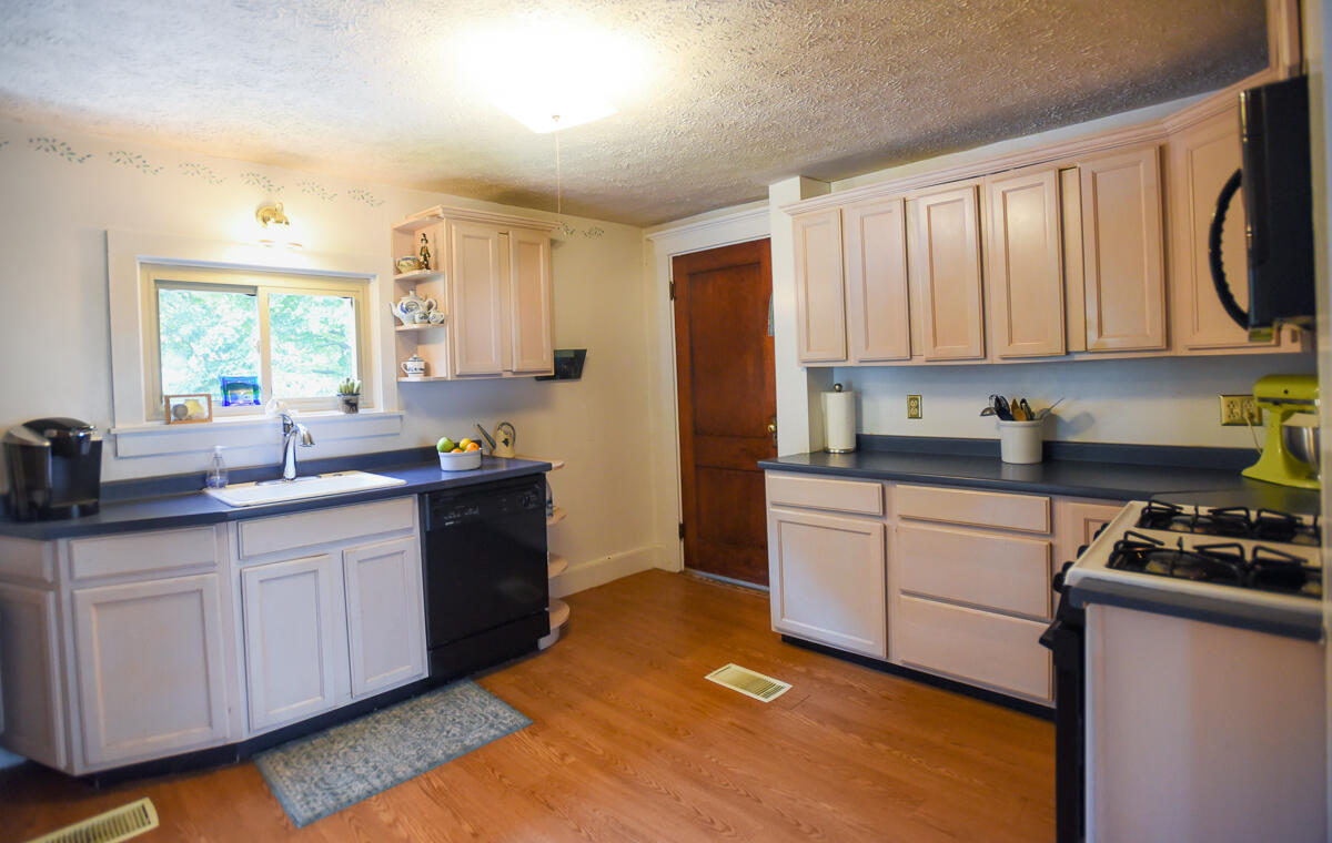 932 River Road Buxton ME 04093