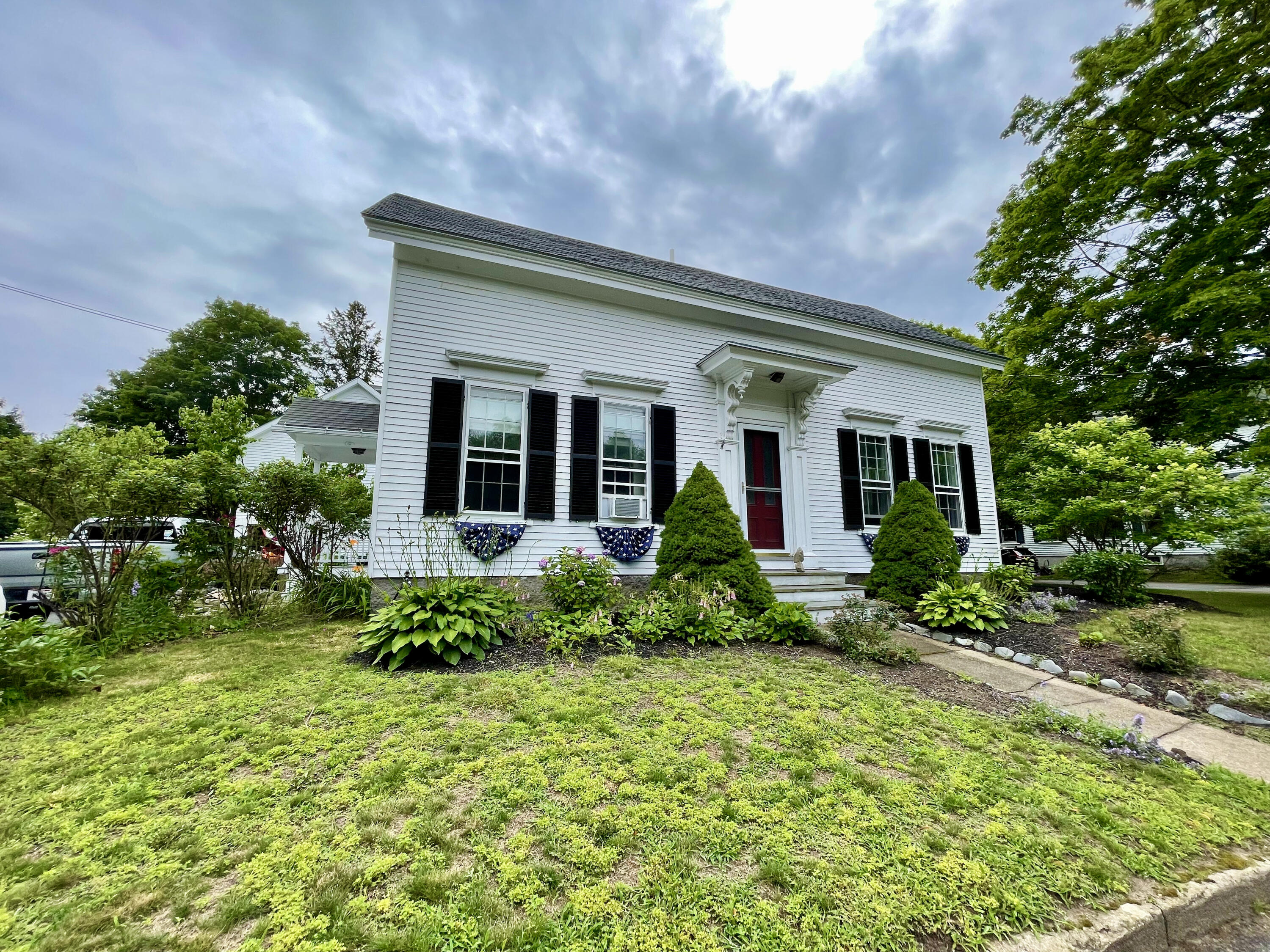28 Fletcher Street Kennebunk ME 04043