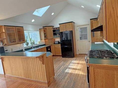 84 Mosely Point Lane Lamoine ME 04605