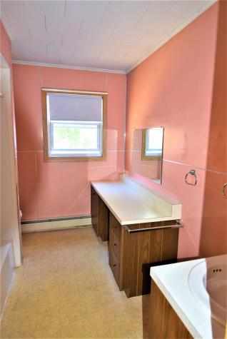8 Highland Avenue Lewiston ME 04240