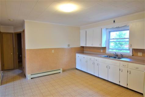 8 Highland Avenue Lewiston ME 04240