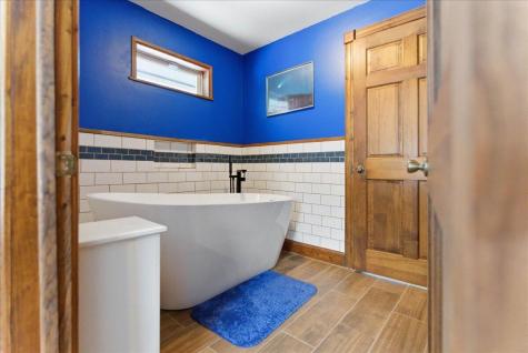376 Main Street Wayne ME 04284