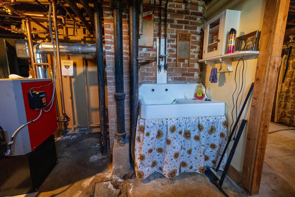 8 Newland Avenue Augusta ME 04330