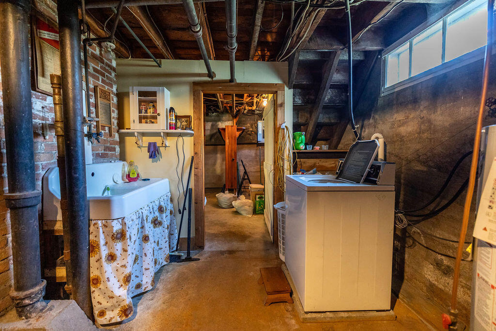 8 Newland Avenue Augusta ME 04330