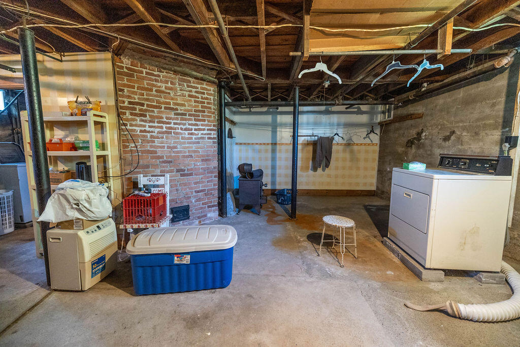 8 Newland Avenue Augusta ME 04330