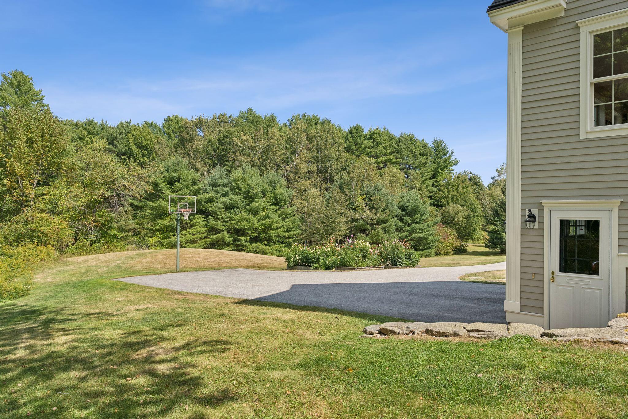 9 Rossi Lane North Yarmouth ME 04097