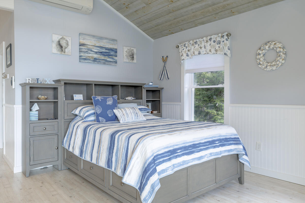 123 Estes Way Eastbrook ME 04634