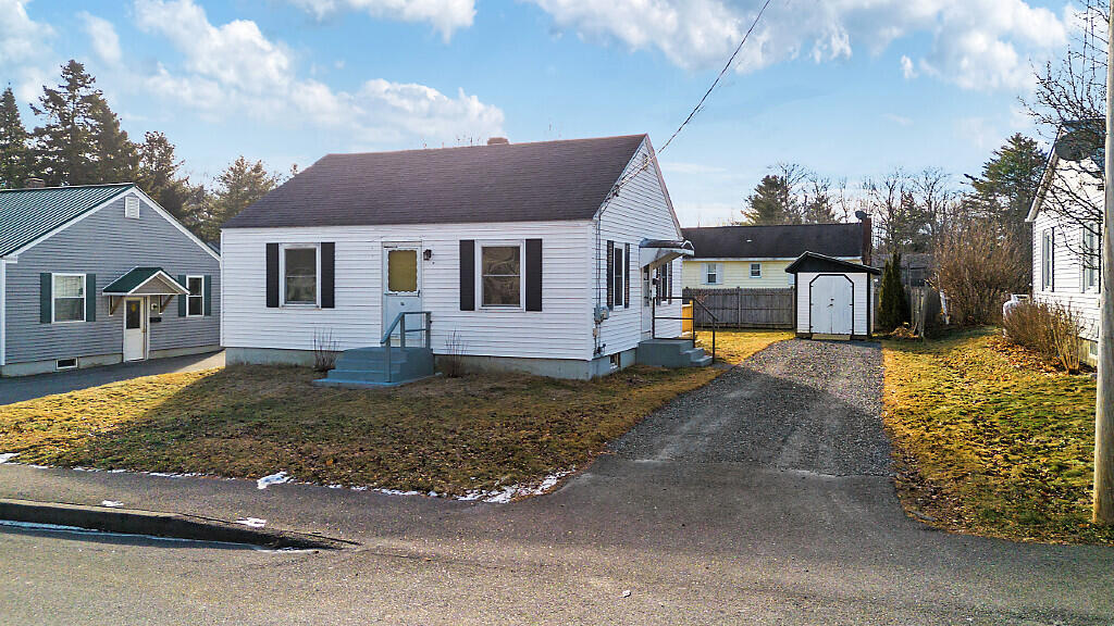 16 Brookside Avenue Augusta ME 04330