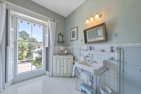 208 High Street Belfast ME 04915