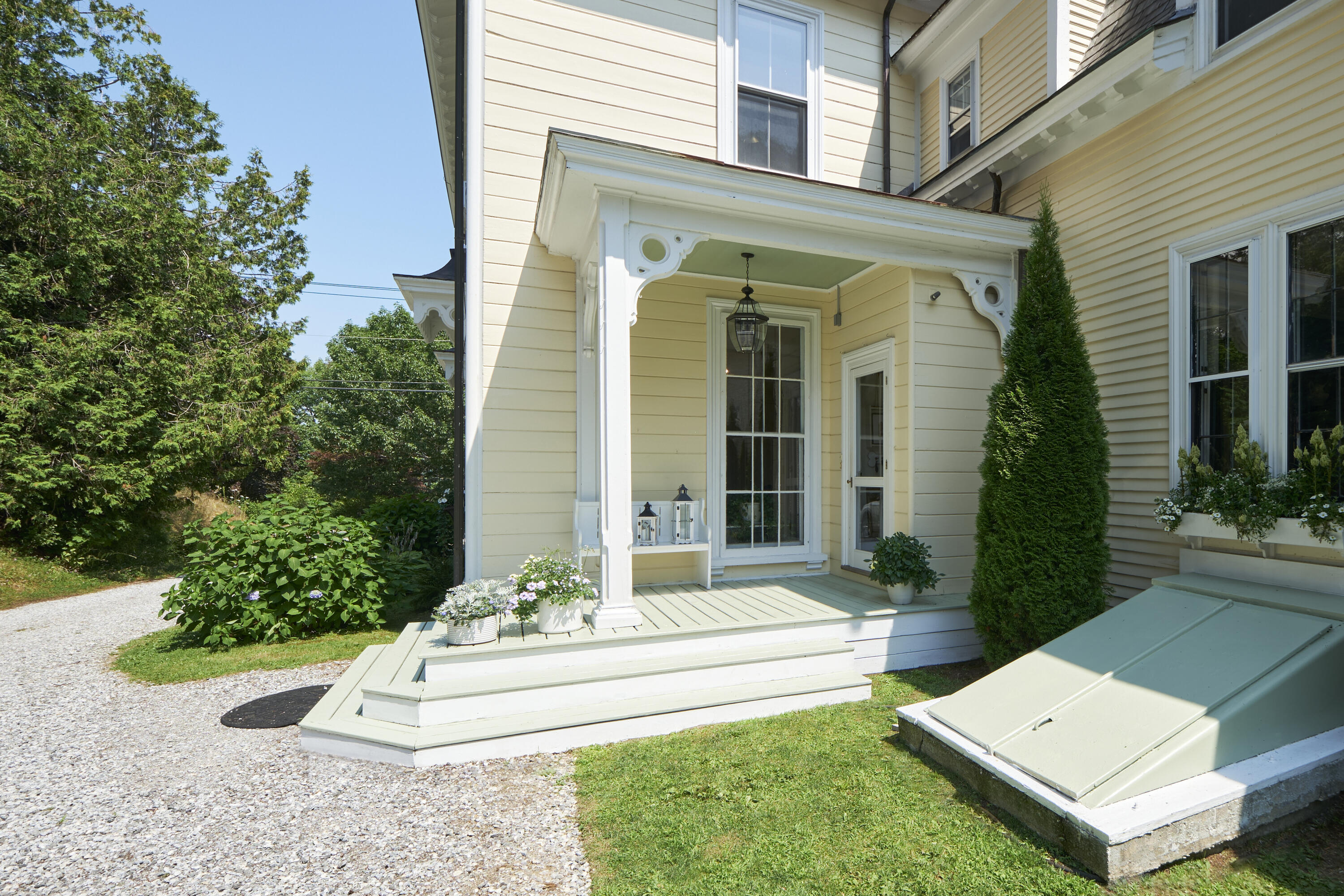 208 High Street Belfast ME 04915