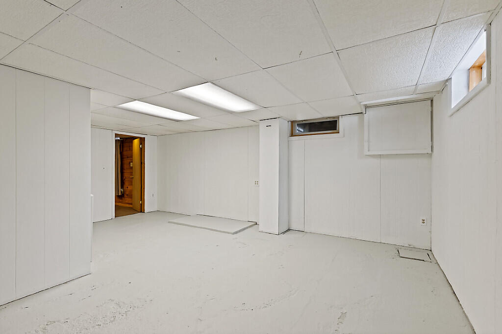 381 W River Road Augusta ME 04330