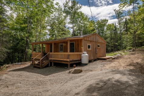 8 Magnolia Lane Starks ME 04911